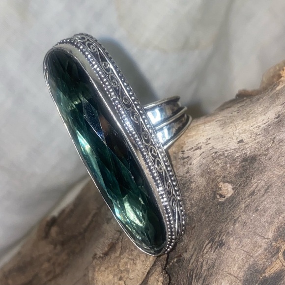 Large Iolite Elongated Faceted Cut Ring in 925 Silver Setting - Picture 3 of 16